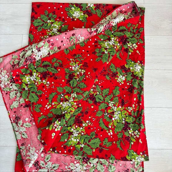 Vintage Vibrant Square Christmas Holiday Holly Tablecloth 50” x 67” - Picture 2 of 2